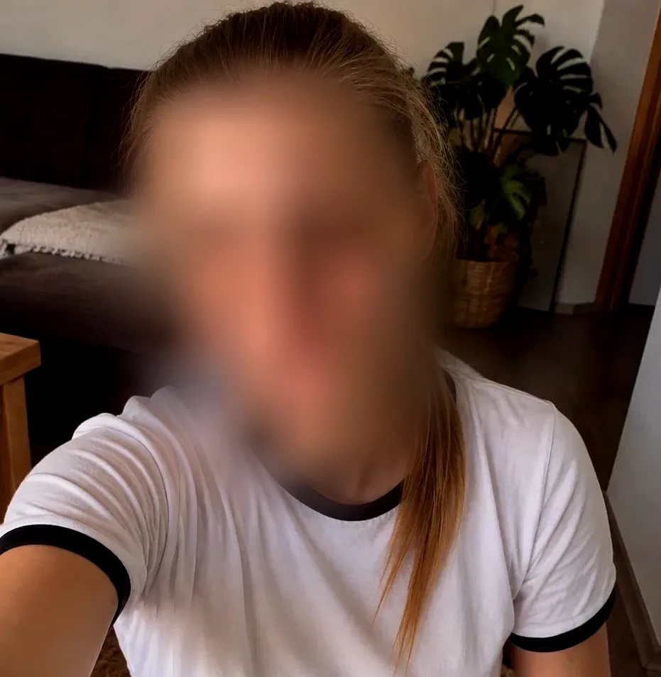 Nora, 21